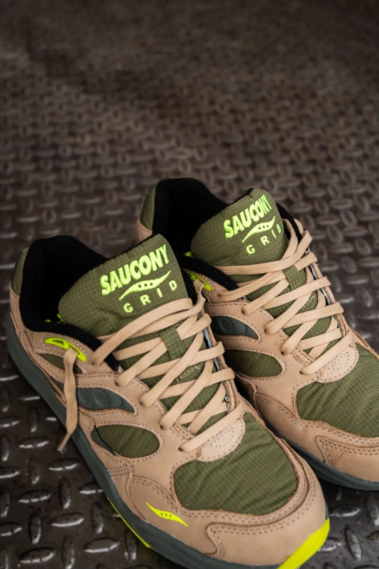 Mens Saucony Grid Shadow 2 Premium (Avocado/Volt)