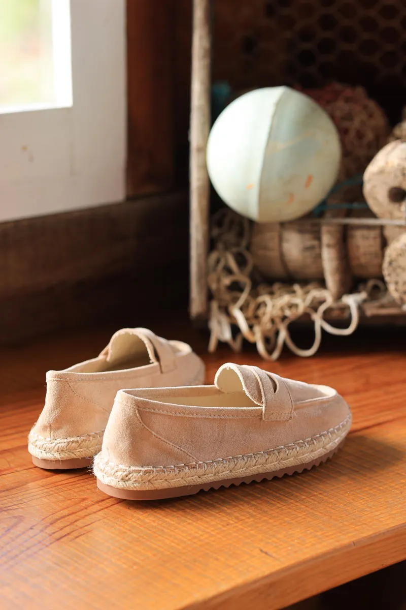 Mocassins espadrilles en suédine beige semelle corde