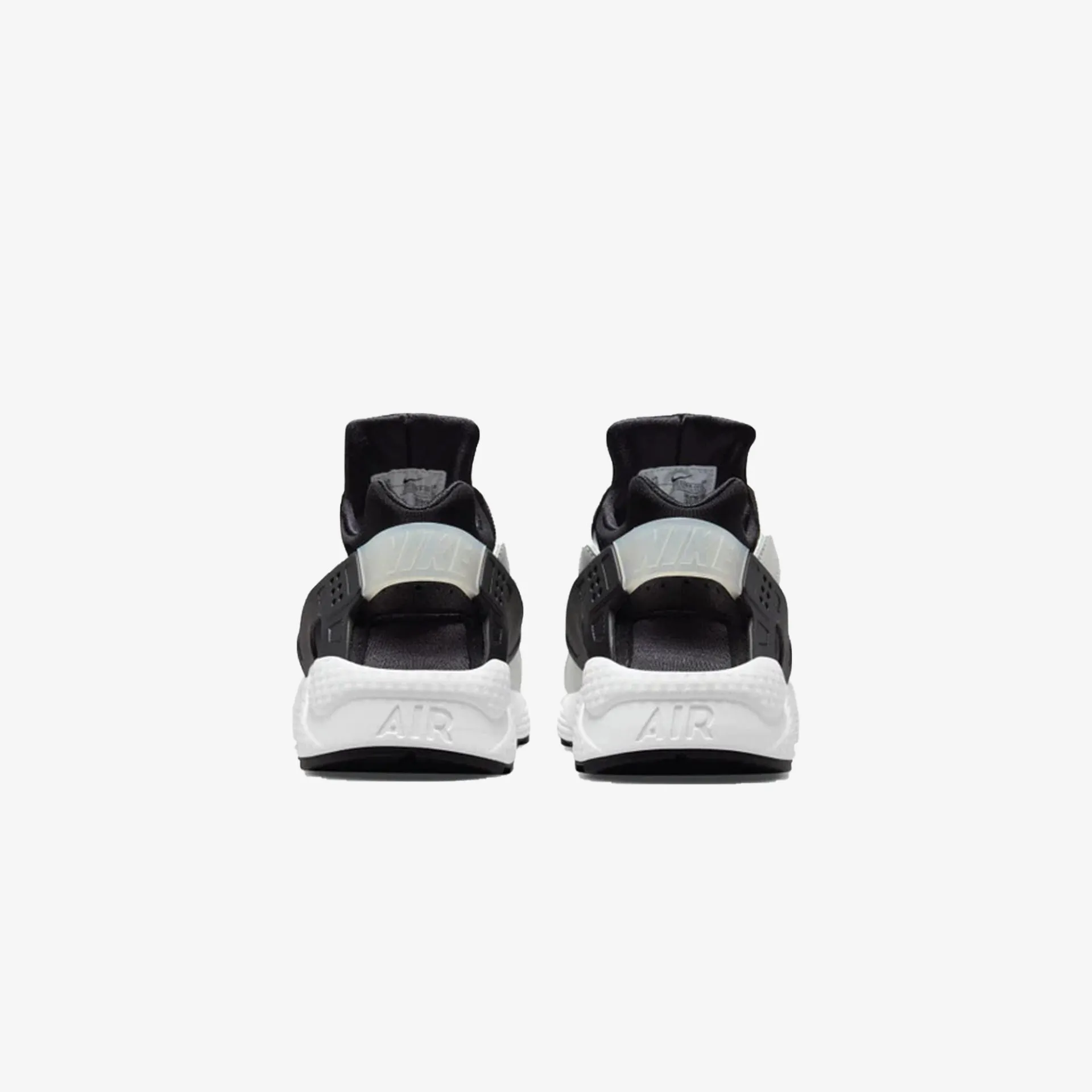 Nike | AIR HUARACHE  { BLACK/WHITE