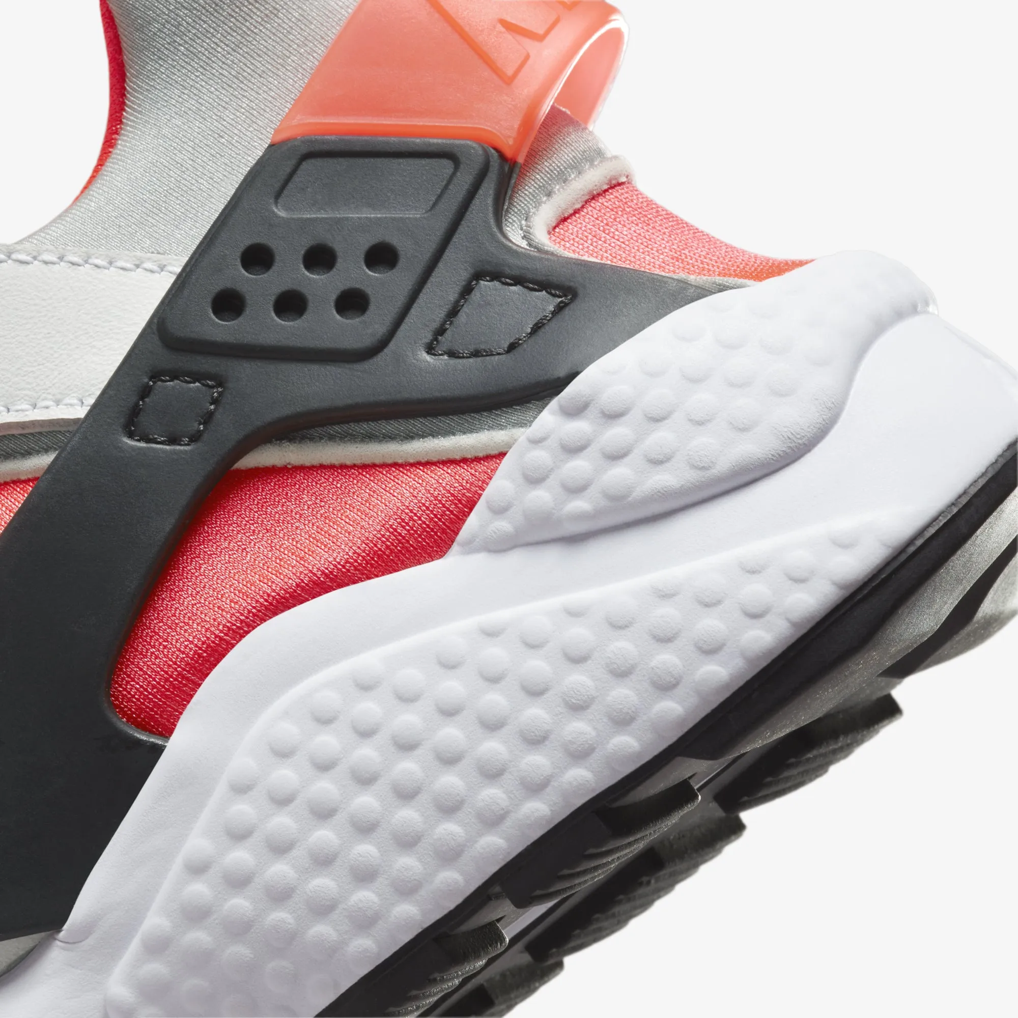 Nike | AIR HUARACHE  { WHITE/METALLIC SILVER-INFRARED 23-BLACK